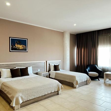 Hotel Terminal Tirana Exterior photo