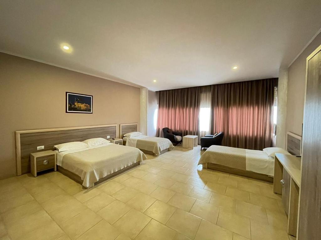 Hotel Terminal Tirana Exterior photo