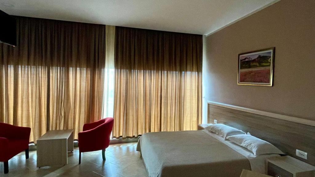 Hotel Terminal Tirana Exterior photo