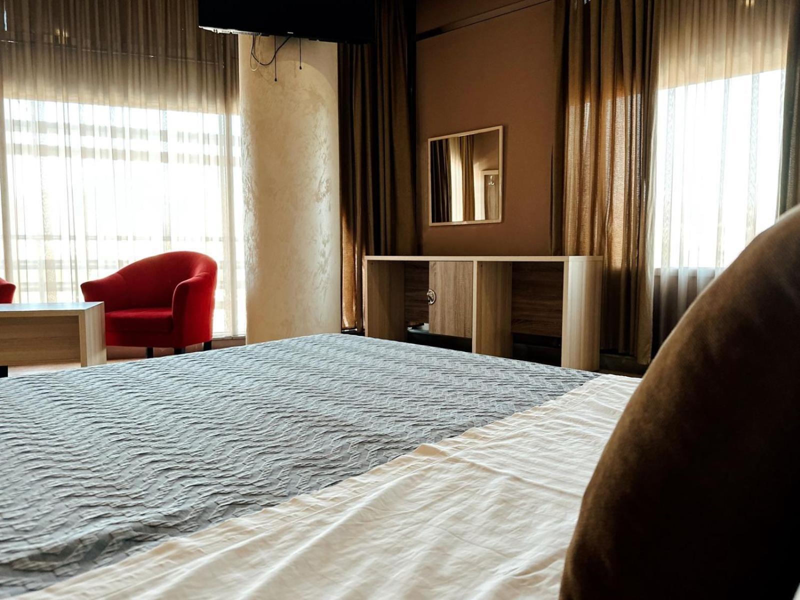 Hotel Terminal Tirana Exterior photo