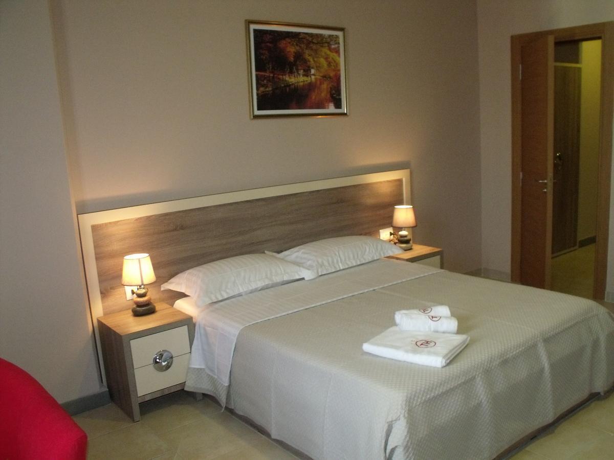 Hotel Terminal Tirana Exterior photo