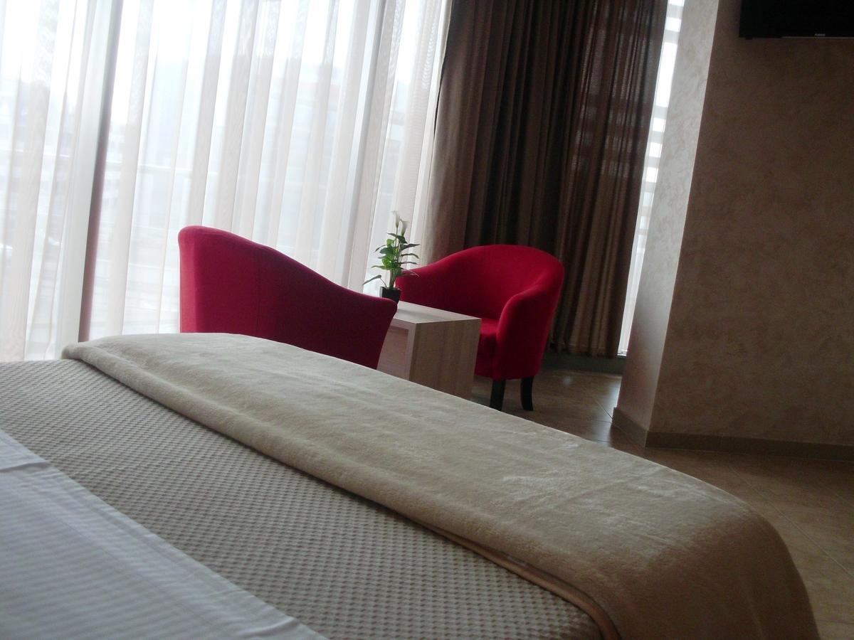 Hotel Terminal Tirana Exterior photo