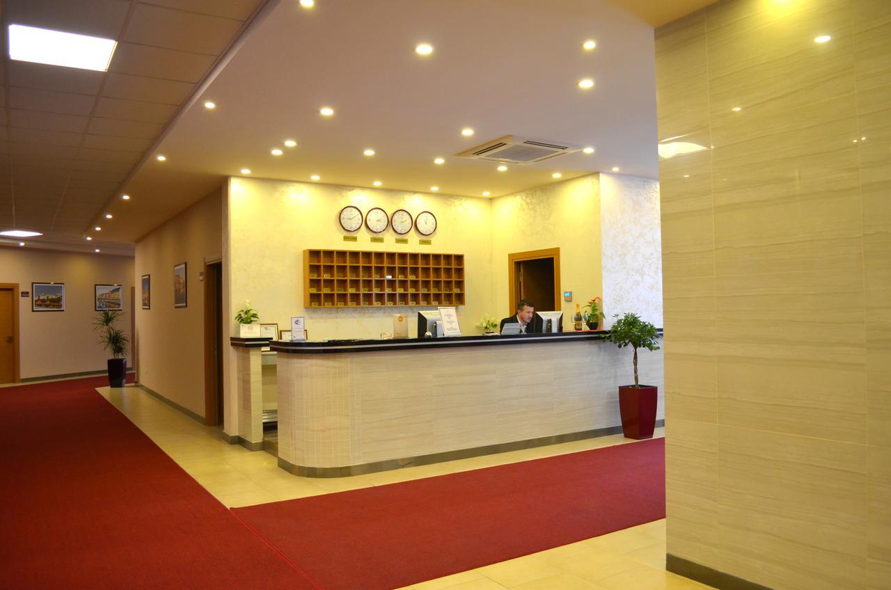 Hotel Terminal Tirana Exterior photo