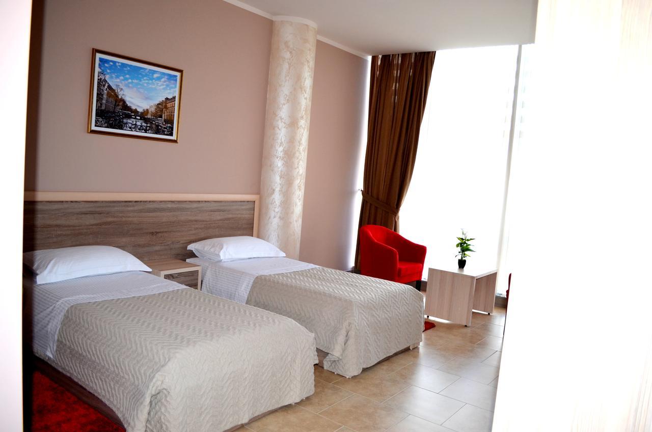 Hotel Terminal Tirana Exterior photo